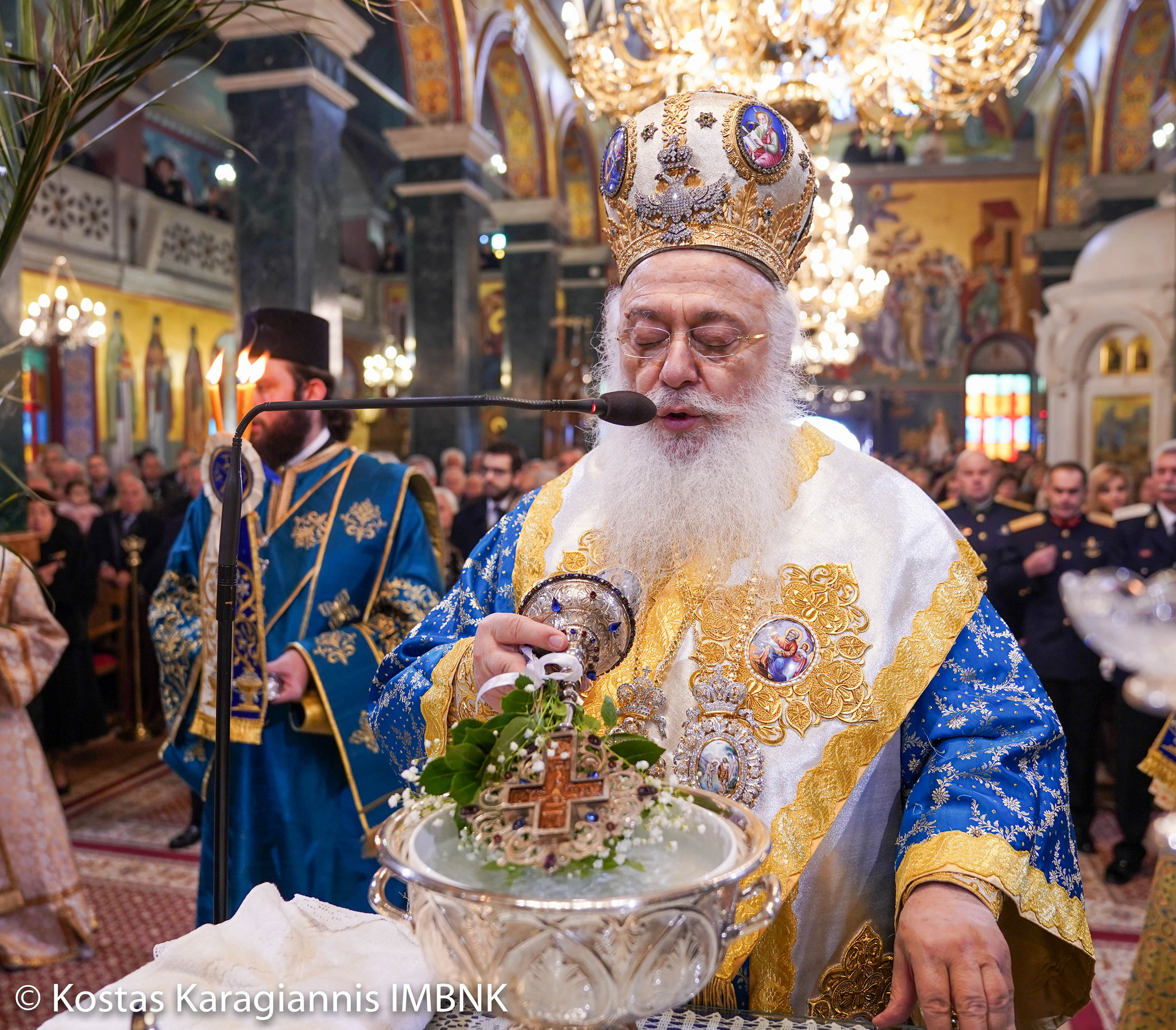 Ο Μητροπολίτης Βεροίας, Ναούσης και Καμπανίας τελεί την ακολουθία του Μέγα Αγιασμού.