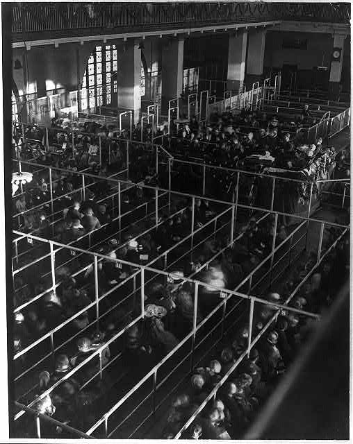 Στο Ellis Island [πηγή: Βιβλιοθήκη του Κογκρέσου]
