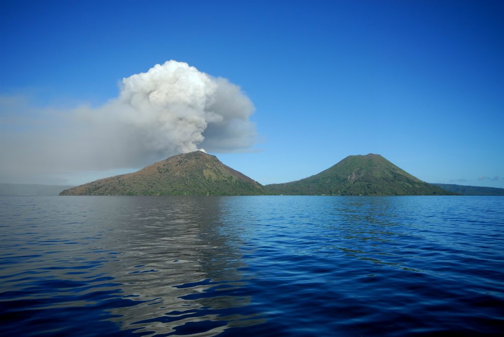 Νέα Γουινέα, Παπούα: Tarvurvur, ενεργό ηφαίστειο