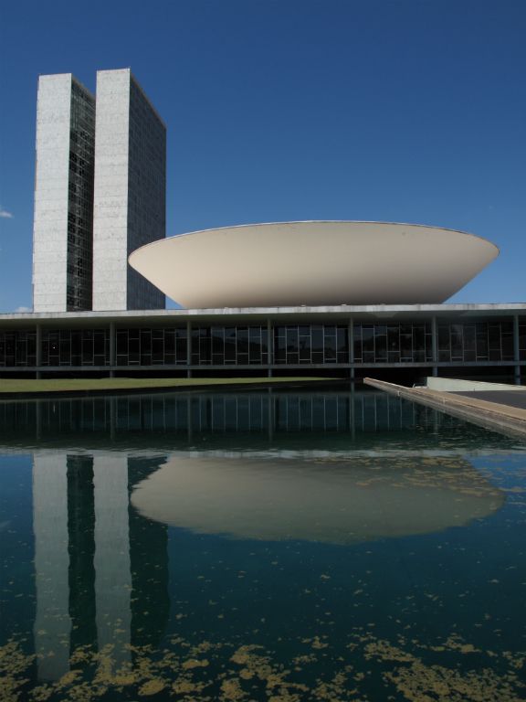 Βραζιλία: Brazilia, κτίριο του Εθνικού Κογκρέσου, έργο του αρχιτέκτονα Oscar Niemeyer