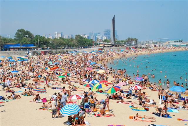 ΙΣΠΑΝΙΑ: Παραλία στη Βαρκελώνη