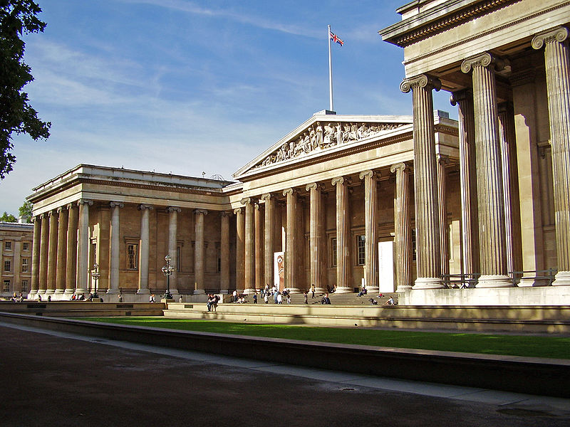 ΗΝΩΜΕΝΟ ΒΑΣΙΛΕΙΟ: Το Βρετανικό Μουσείο είναι μουσείο της ανθρώπινης ιστορίας και πολιτισμού στο Λονδίνο. Οι συλλογές του, οι οποίες αριθμούν περισσότερα από επτά εκατομμύρια αντικείμενα, είναι από τις μεγαλύτερες και πιο περιεκτικές στον κόσμο και προέρχονται από όλες τις ηπείρους, απεικονίζοντας και καταγράφοντας την ιστορία του ανθρώπινου πολιτισμού από την απαρχή του έως και σήμερα.