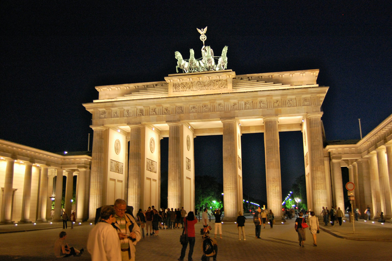 ΓΕΡΜΑΝΙΑ:  Πύλη του Βραδεμβούργου, σύμβολο της πόλης του Βερολίνου.