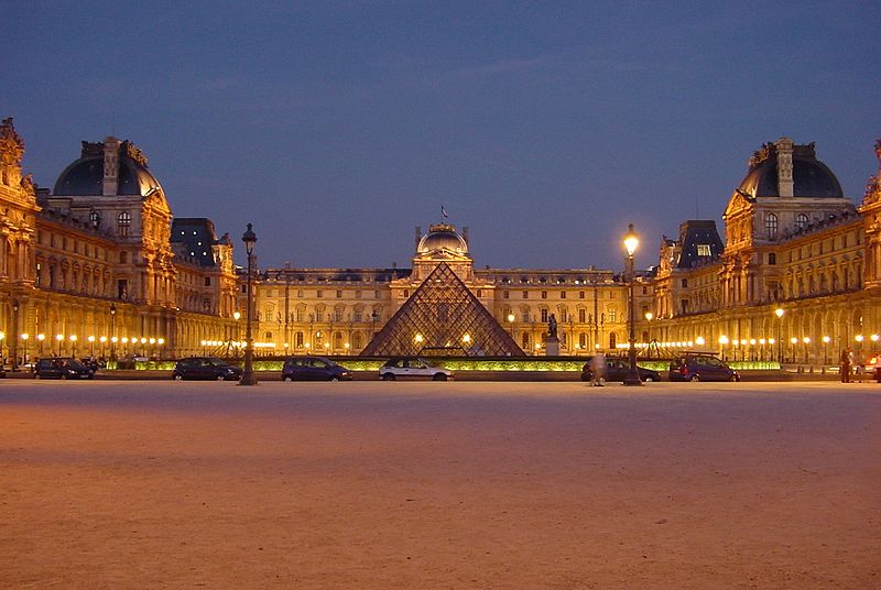 ΓΑΛΛΙΑ: Το μουσείο του Λούβρου είναι ένα από τα μεγαλύτερα και παλαιότερα μουσεία τέχνης στον κόσμο. Βρίσκεται στο κέντρο του Παρισιού, στις όχθες του Σηκουάνα και εκθέτει 35.000 έργα τέχνης.